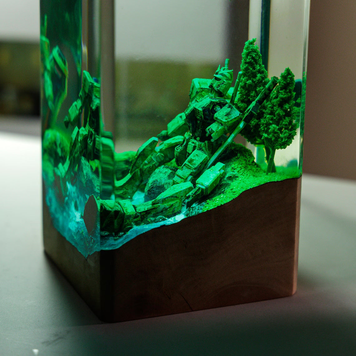 BROKEN GUNDAM in Deep Ocean Resin Lamp